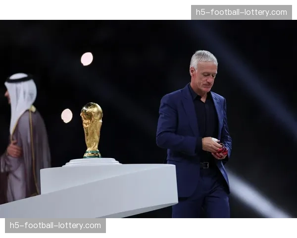 官方：法国足协与国家队主帅德尚续约至2028年世界杯后