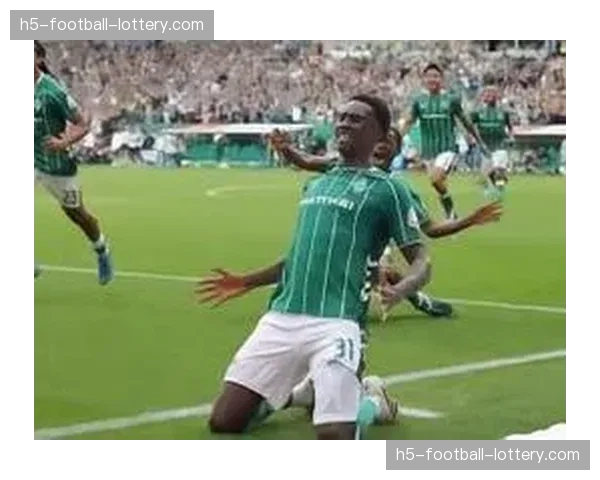 云达不莱梅主场球迷高唱队歌，为保级战鼓劲